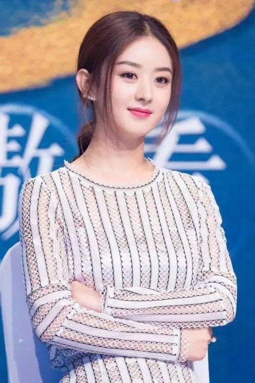 赵丽颖近照展现日常小美好与友情纽带，温馨曝光引人瞩目