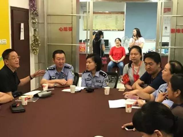 明星过安检，揭秘星光安检特色小店的神秘面纱