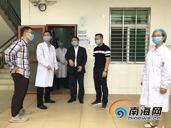 美国疫情最新动态,小城温馨日常与家的力量