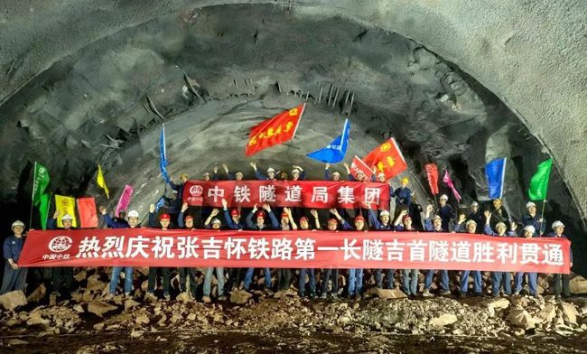 南海事件最新动态与小巷深处的独特风味探秘