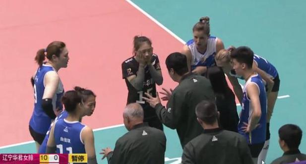 从球场到人生，排球比赛的口号与跃起中的自信与成就