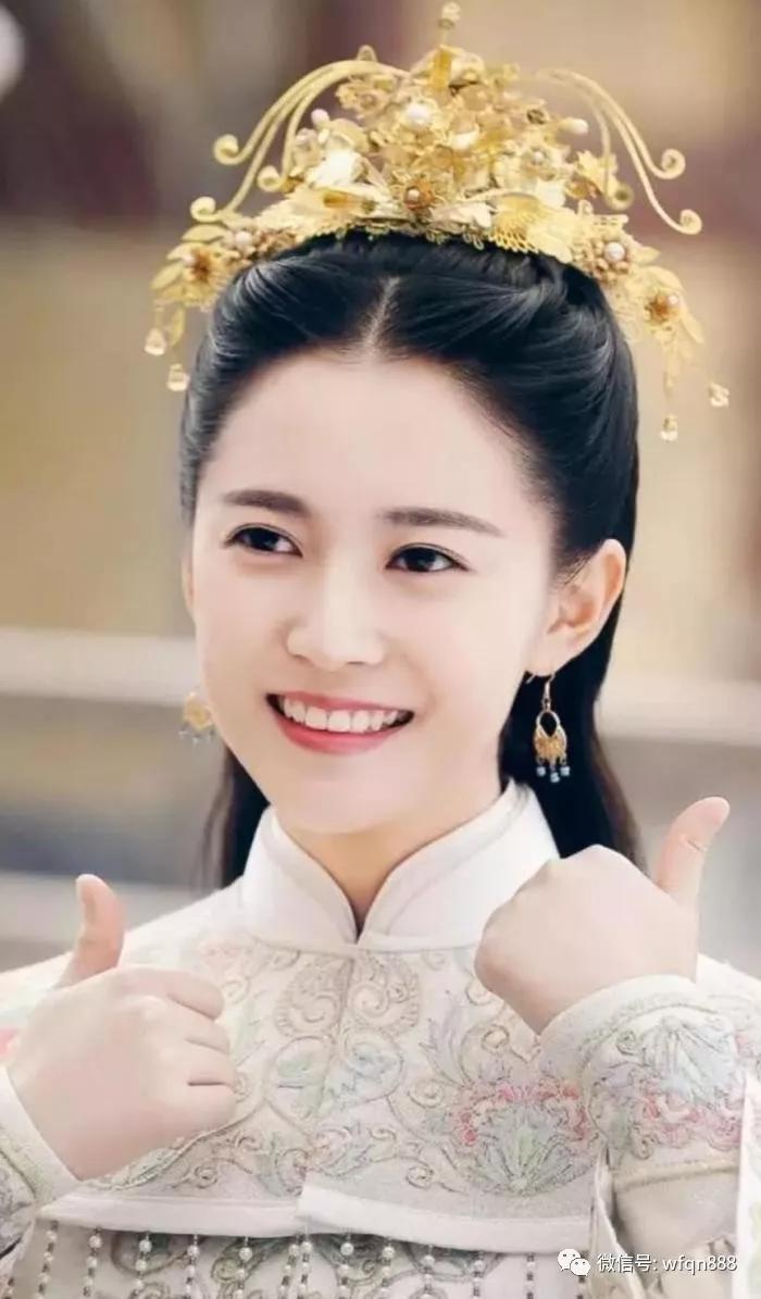 华娇演员的成长之路，变化、学习与自信的力量