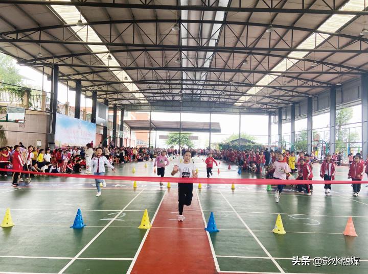 最新型号飞机,飞翔中的家庭欢乐时光