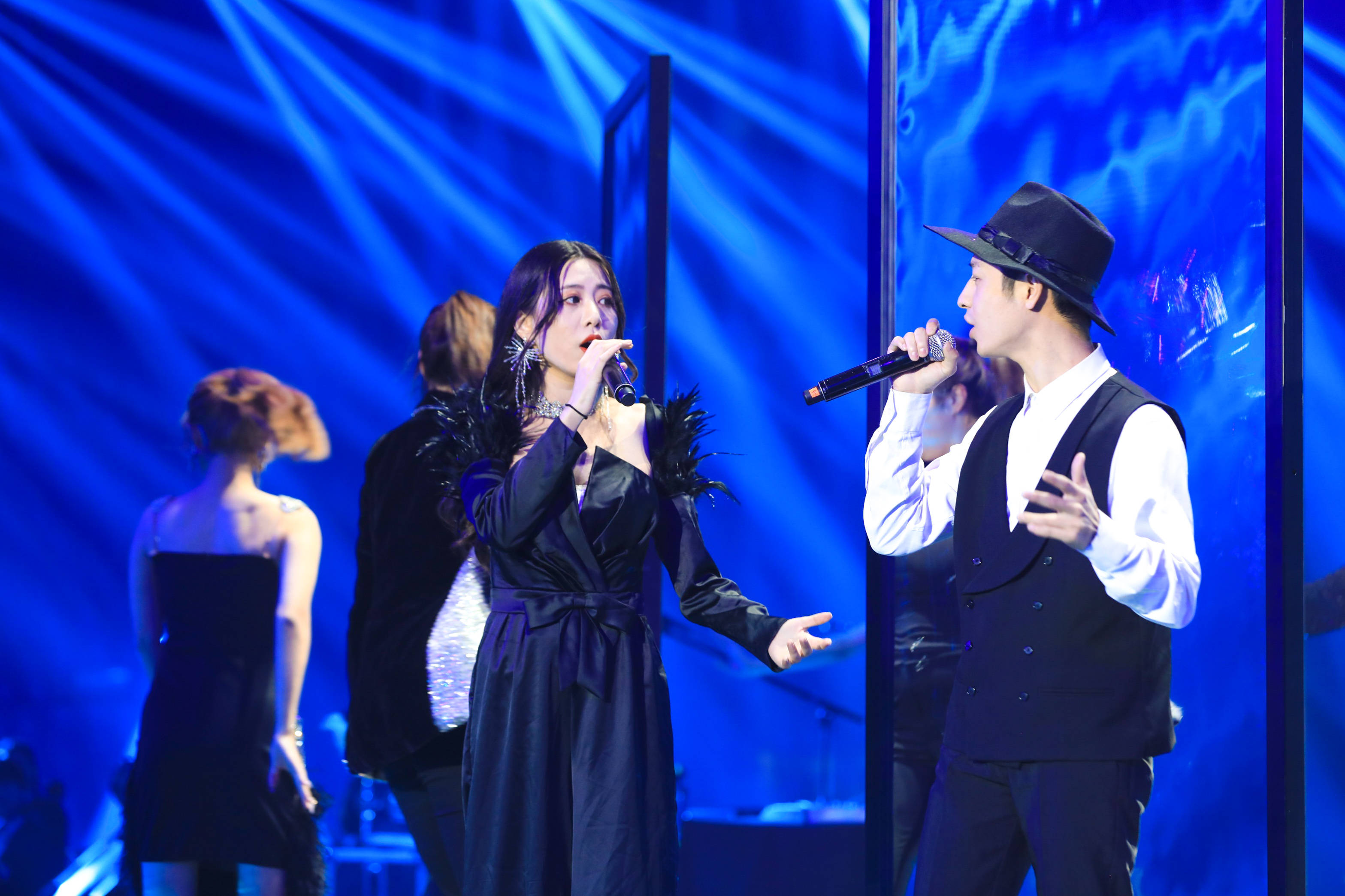 跟组演员与科技之光,演绎全新科技产品的无限魅力