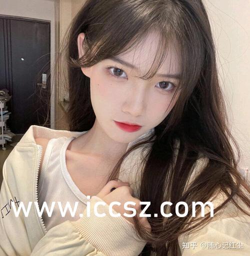 时尚潮流下的制服丝袜多元解读,最新流行趋势解析