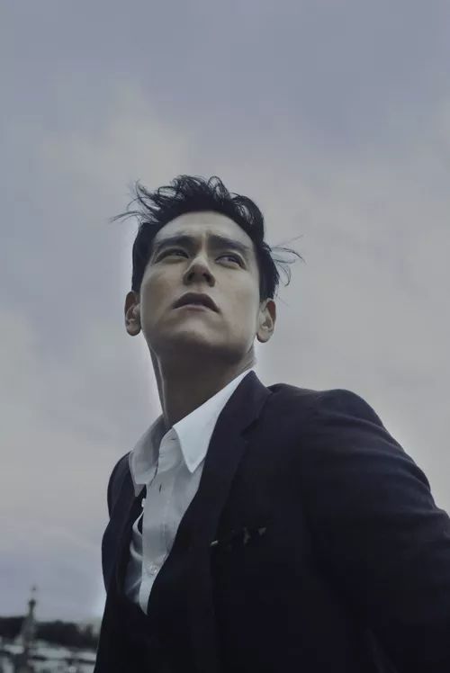 彭于晏最新图片,展现变化、自信与成就的力量