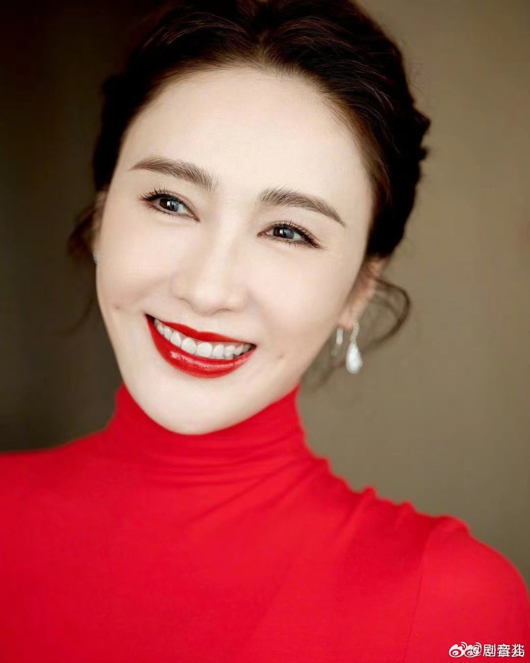 黎姿的最新时尚与艺术人生之旅