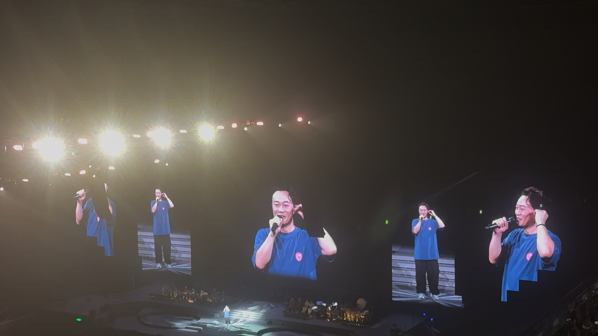陈奕迅最新演唱会——星光璀璨夜,温馨歌声回响