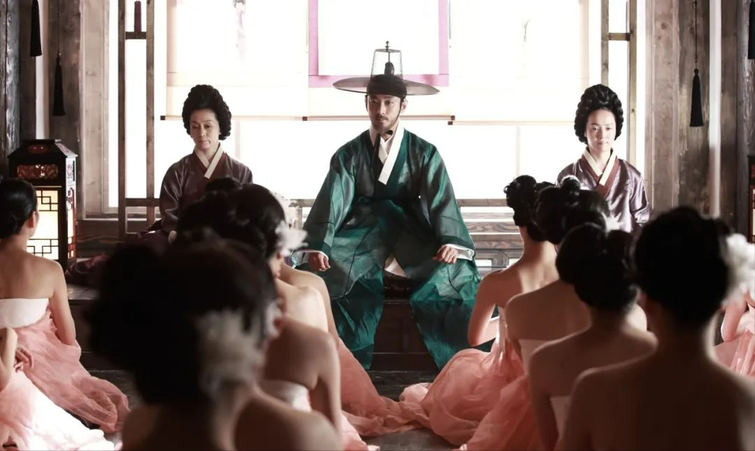 韩国电影19禁最新,小巷秘密电影院的诱惑