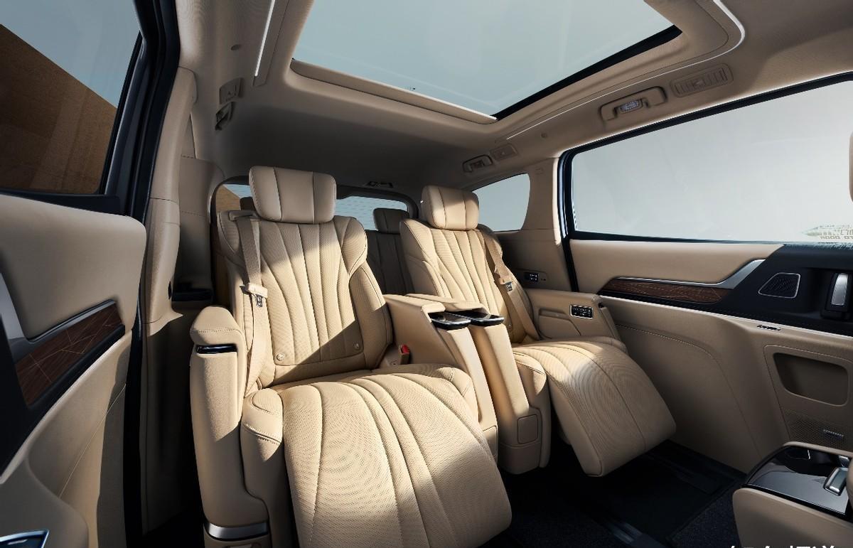 丰田埃尔法最新价格揭秘,小巷中的奢华之旅